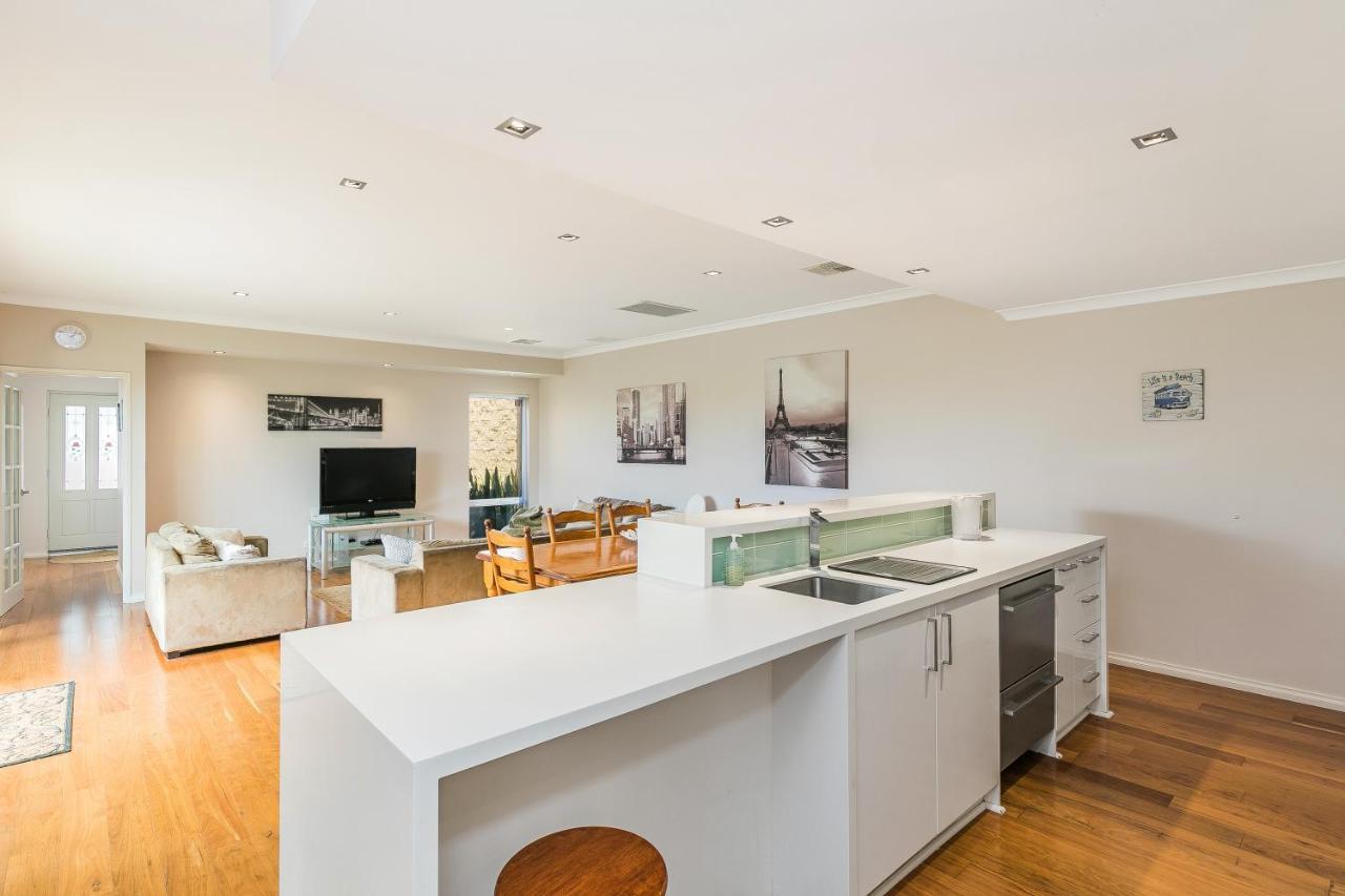 Ocean Keys Cottage - Free Wifi Mindarie エクステリア 写真