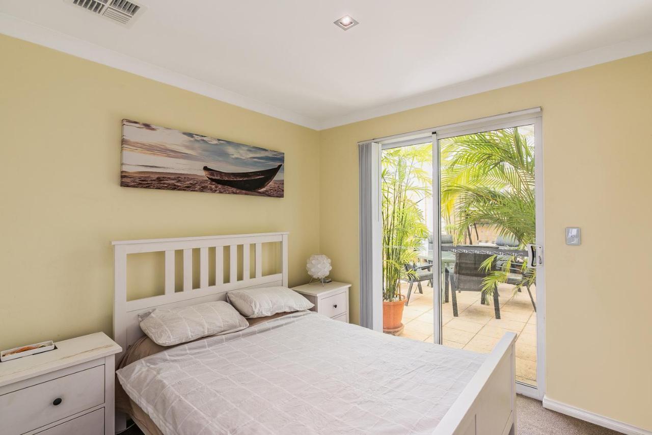 Ocean Keys Cottage - Free Wifi Mindarie エクステリア 写真
